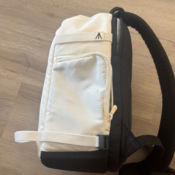 Compact White Camera Sling Bag - Picture 11 of 17